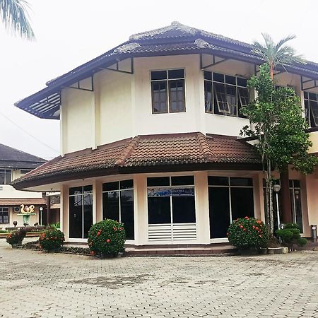 Hotel Wijaya Purwokerto Buitenkant foto