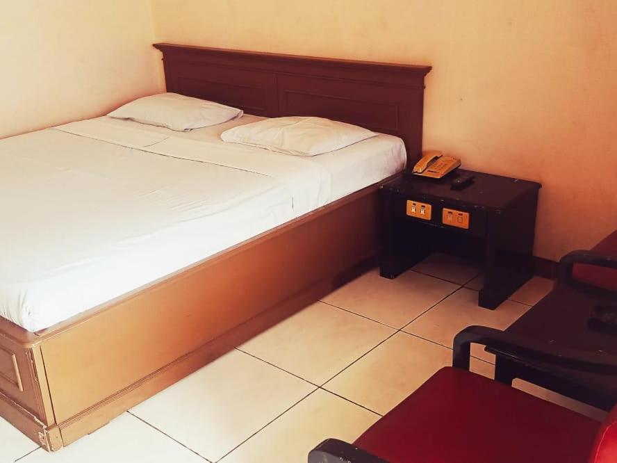 Hotel Wijaya Purwokerto Buitenkant foto
