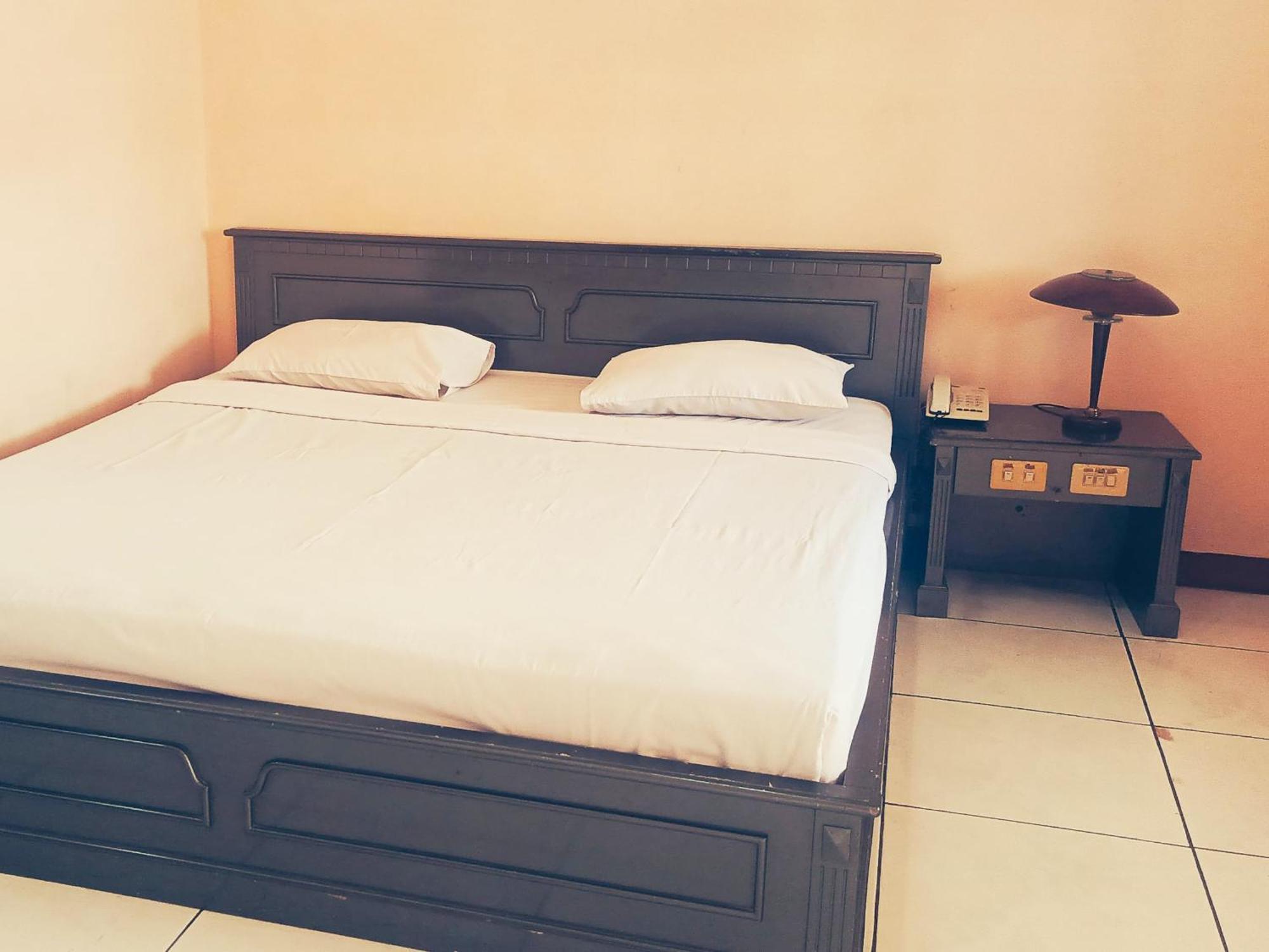 Hotel Wijaya Purwokerto Buitenkant foto
