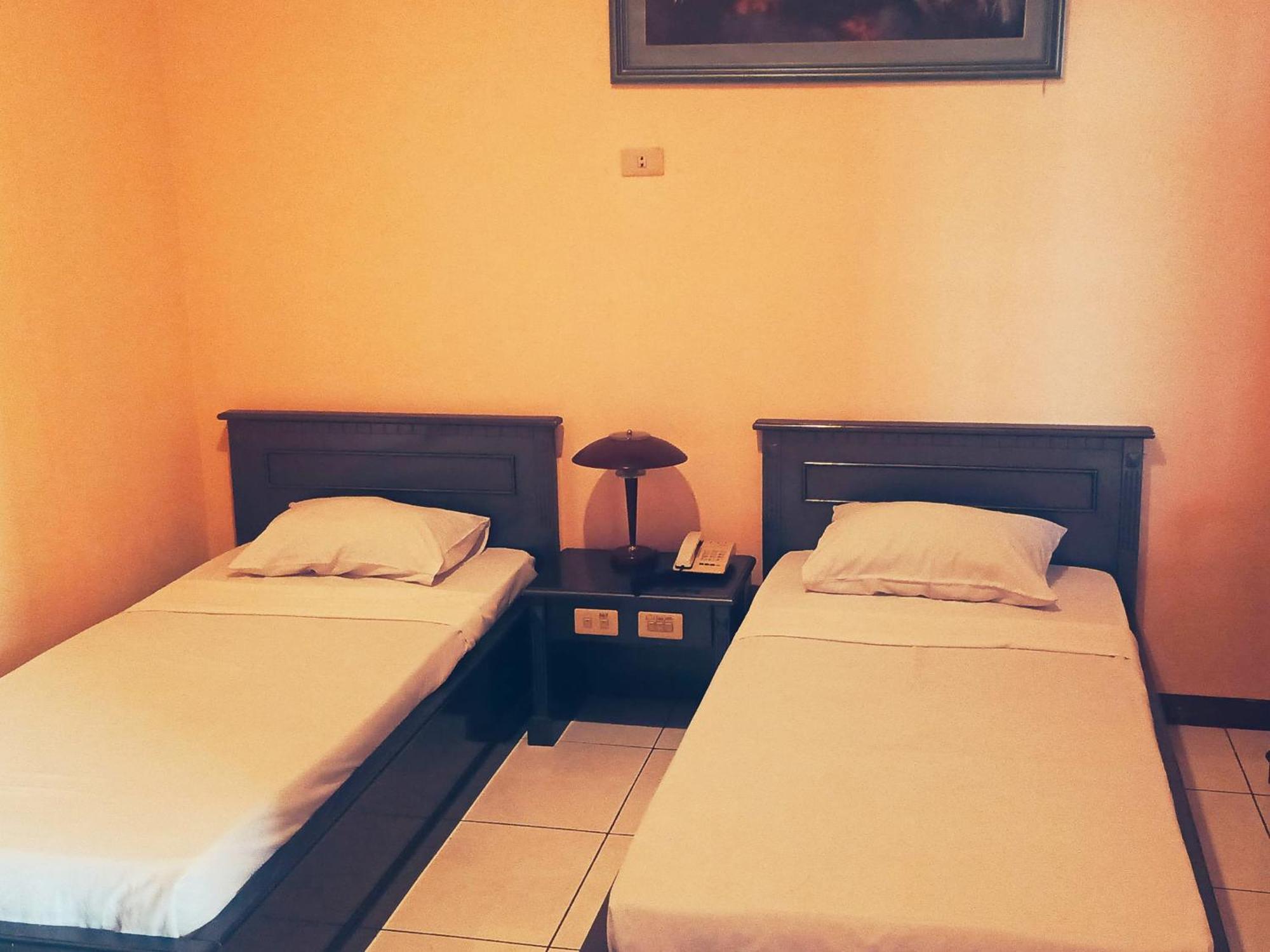 Hotel Wijaya Purwokerto Buitenkant foto