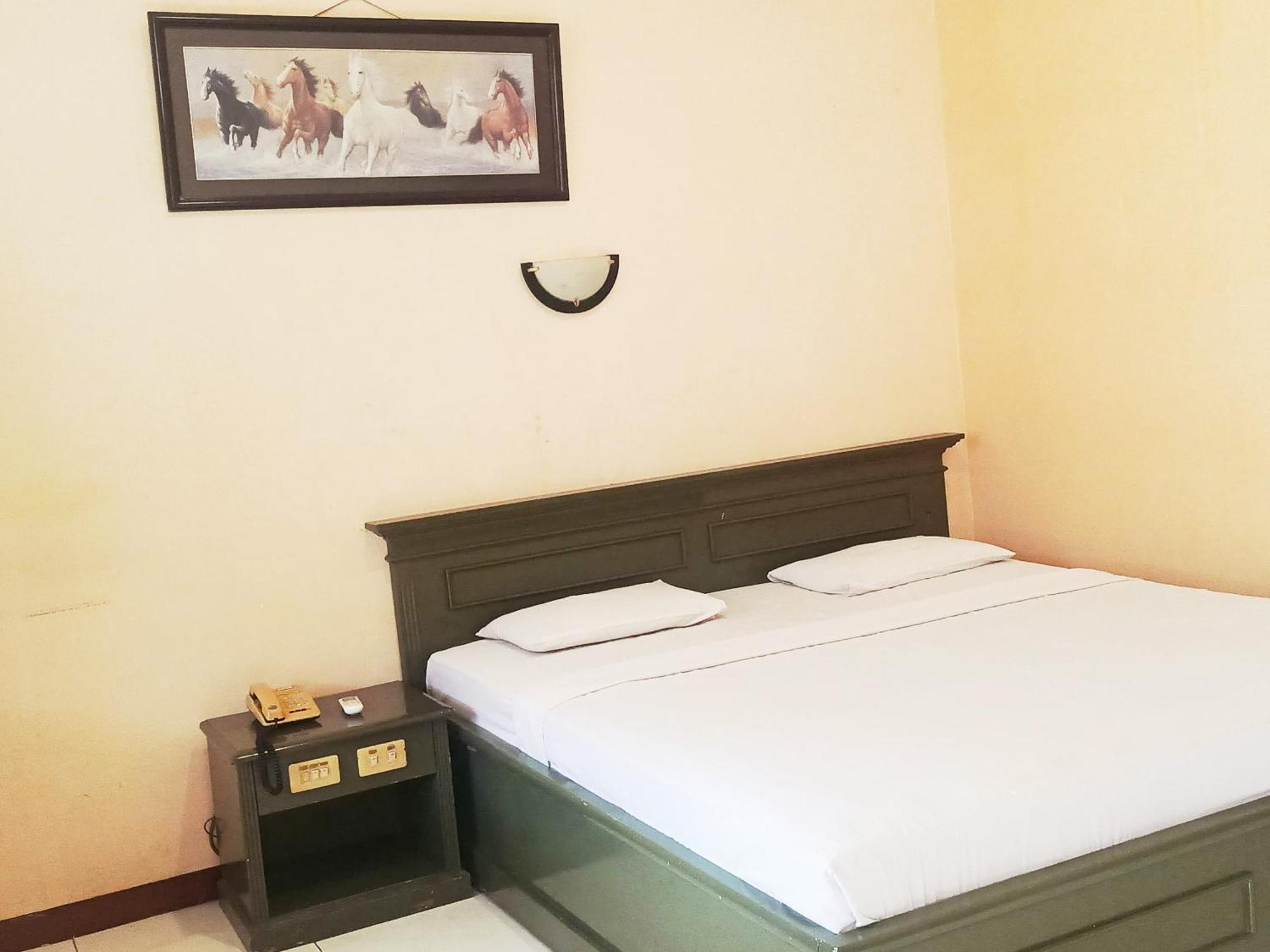Hotel Wijaya Purwokerto Buitenkant foto