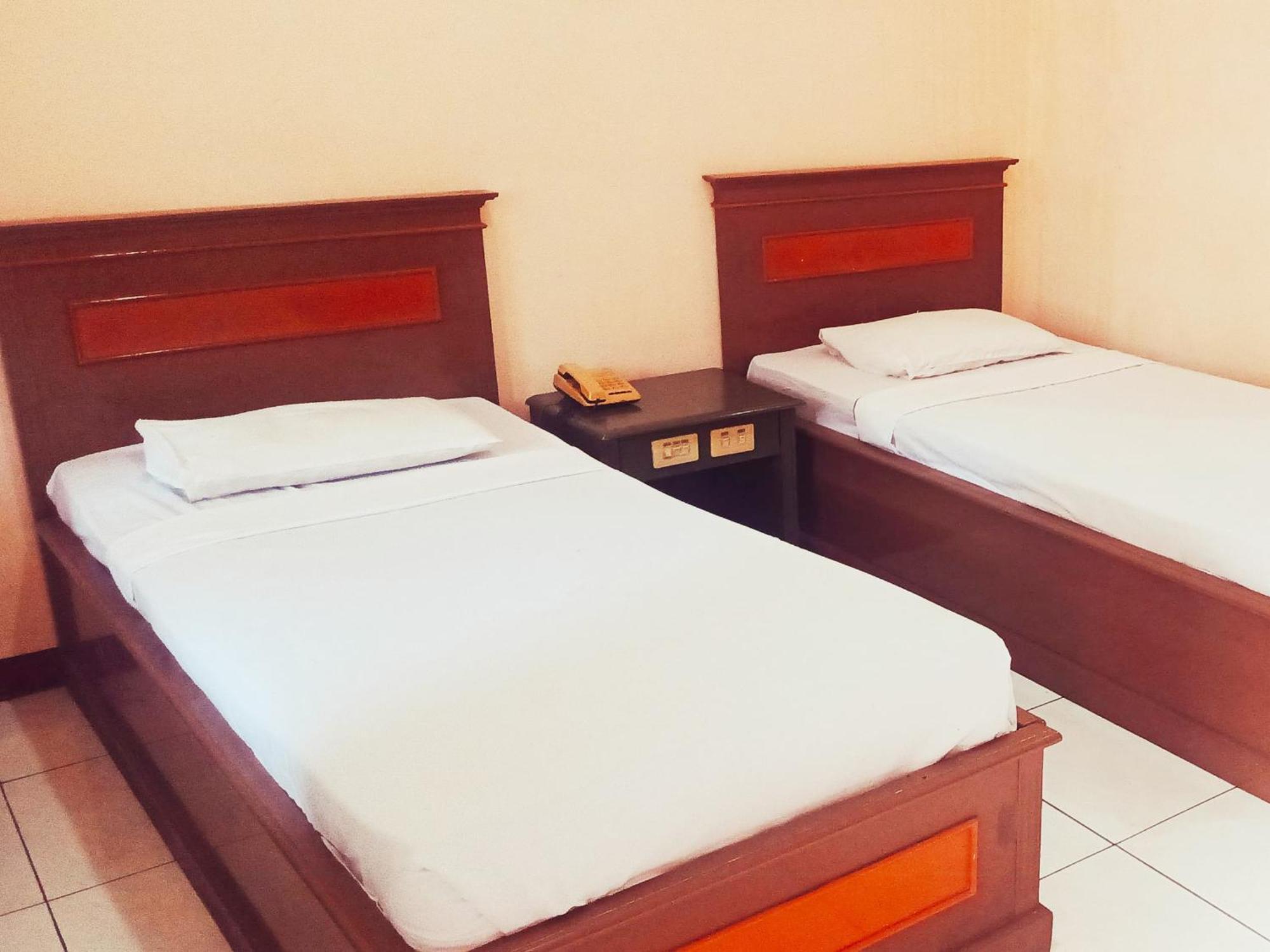 Hotel Wijaya Purwokerto Buitenkant foto