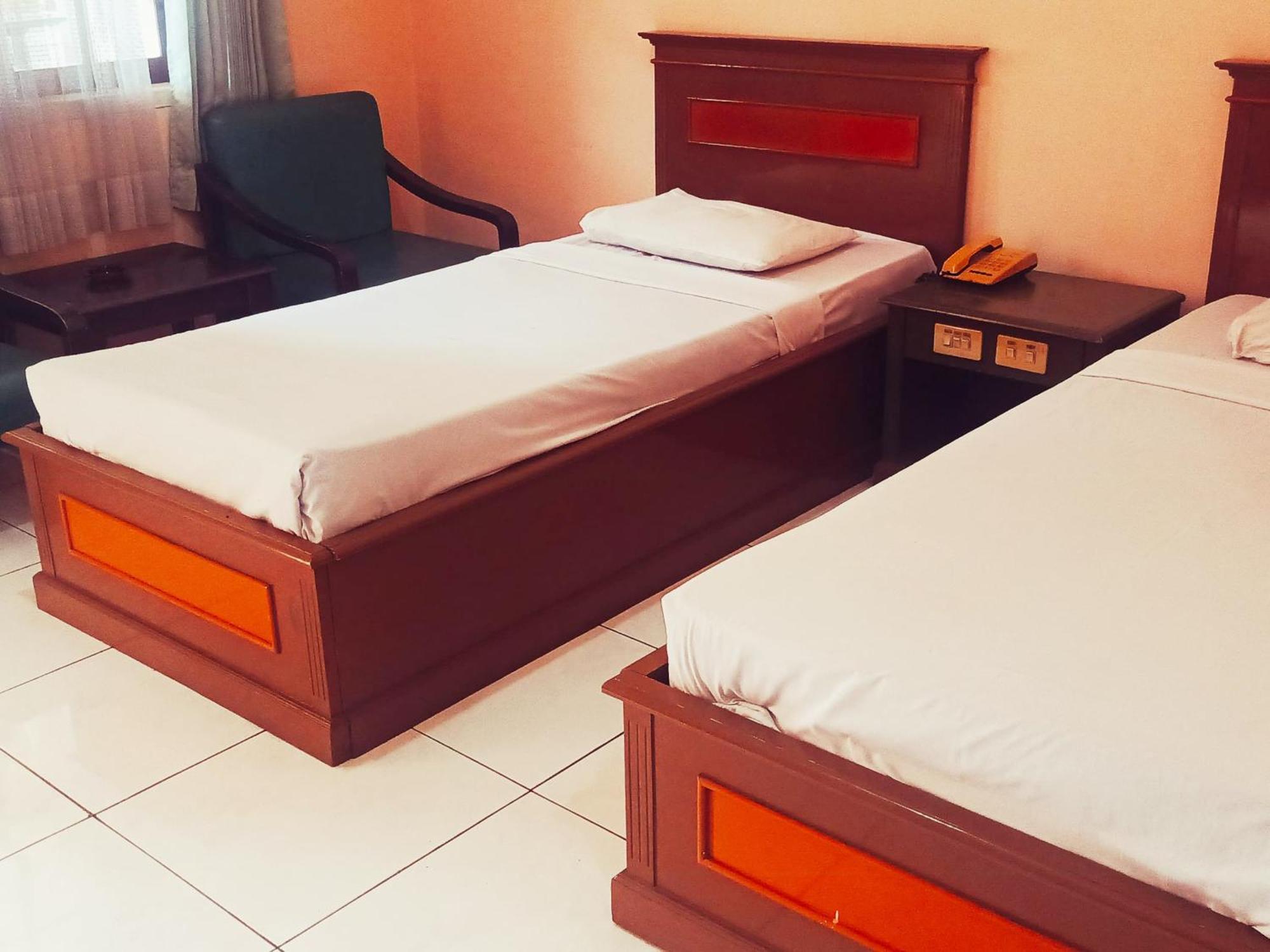 Hotel Wijaya Purwokerto Buitenkant foto
