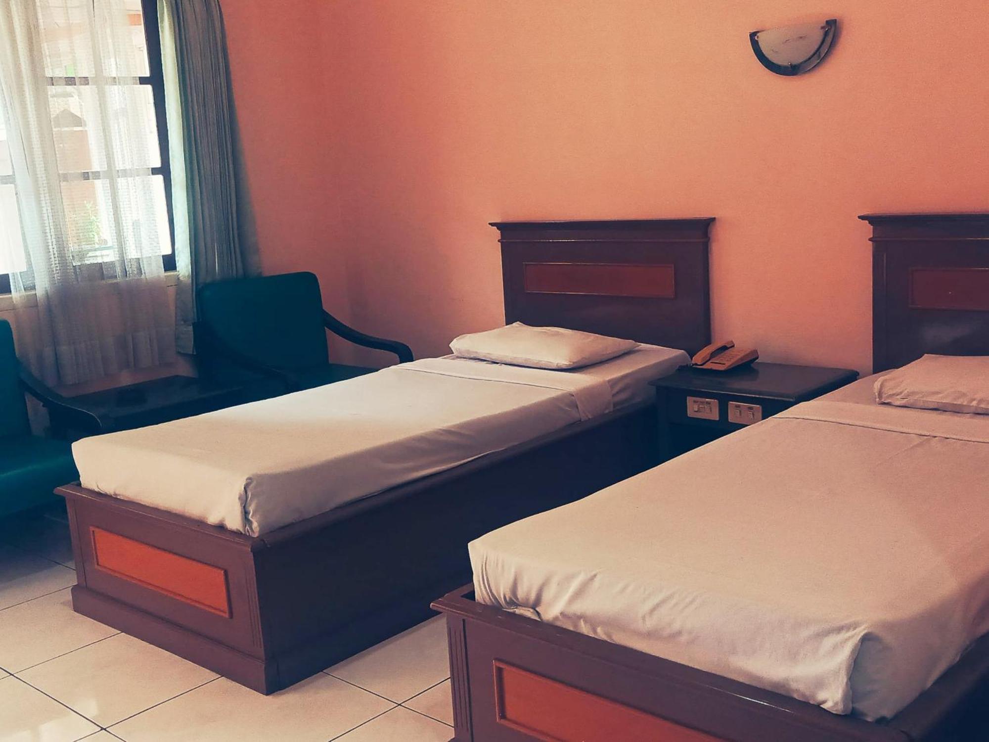 Hotel Wijaya Purwokerto Buitenkant foto
