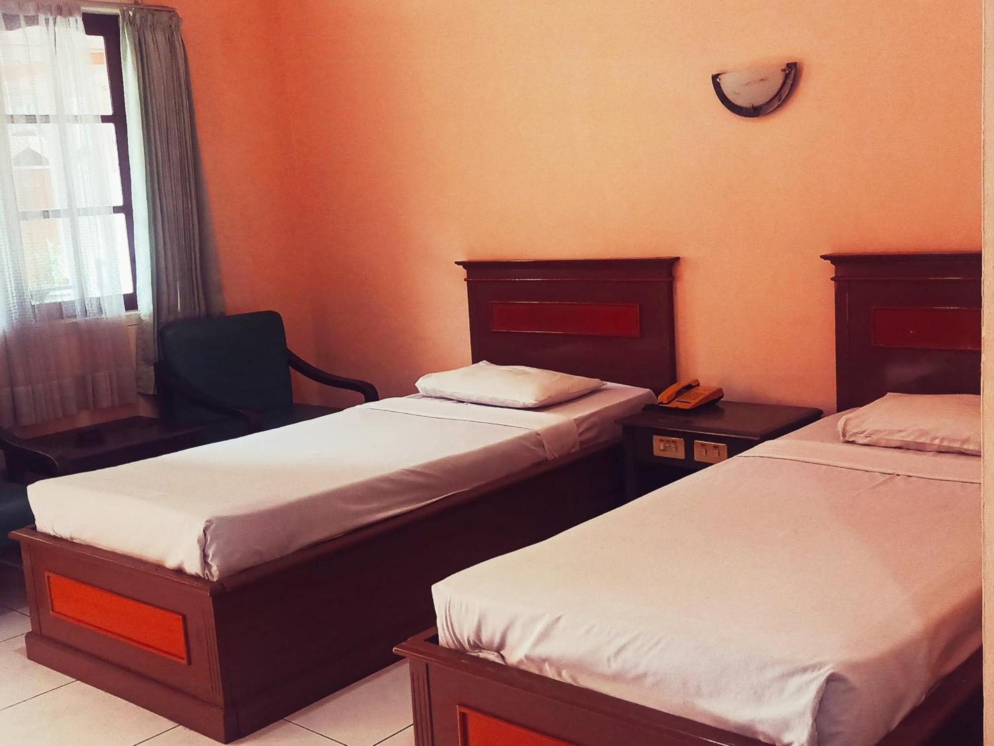 Hotel Wijaya Purwokerto Buitenkant foto