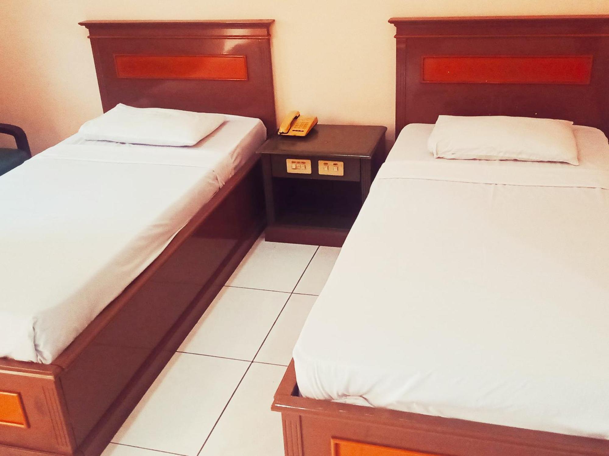 Hotel Wijaya Purwokerto Buitenkant foto