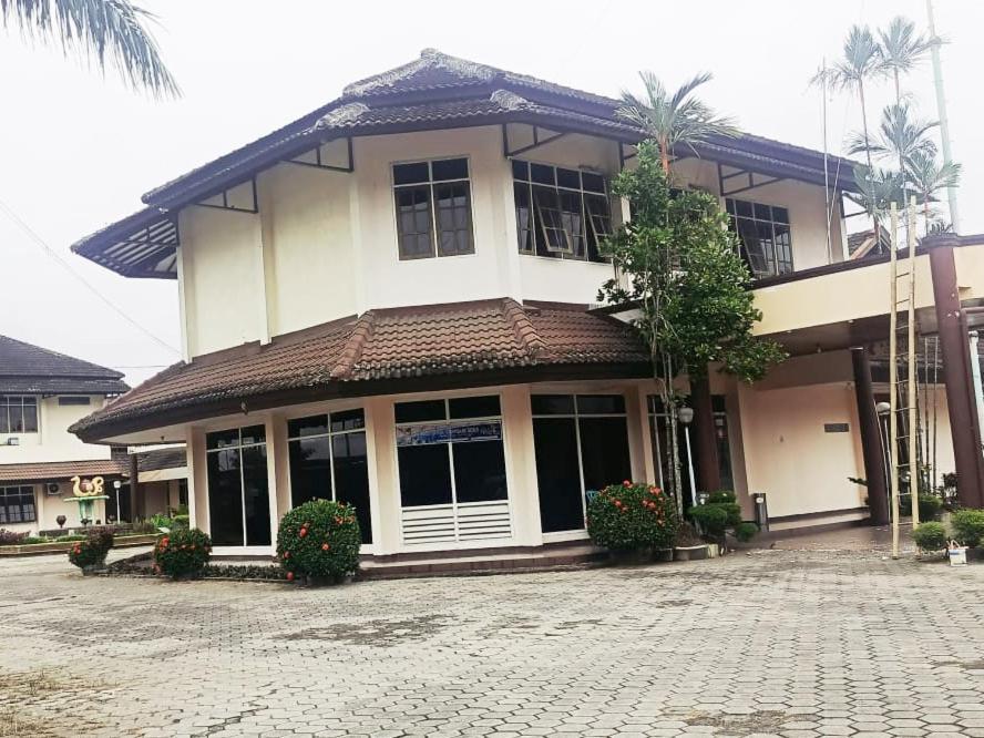 Hotel Wijaya Purwokerto Buitenkant foto