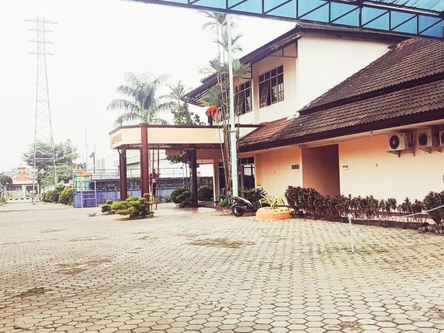 Hotel Wijaya Purwokerto Buitenkant foto