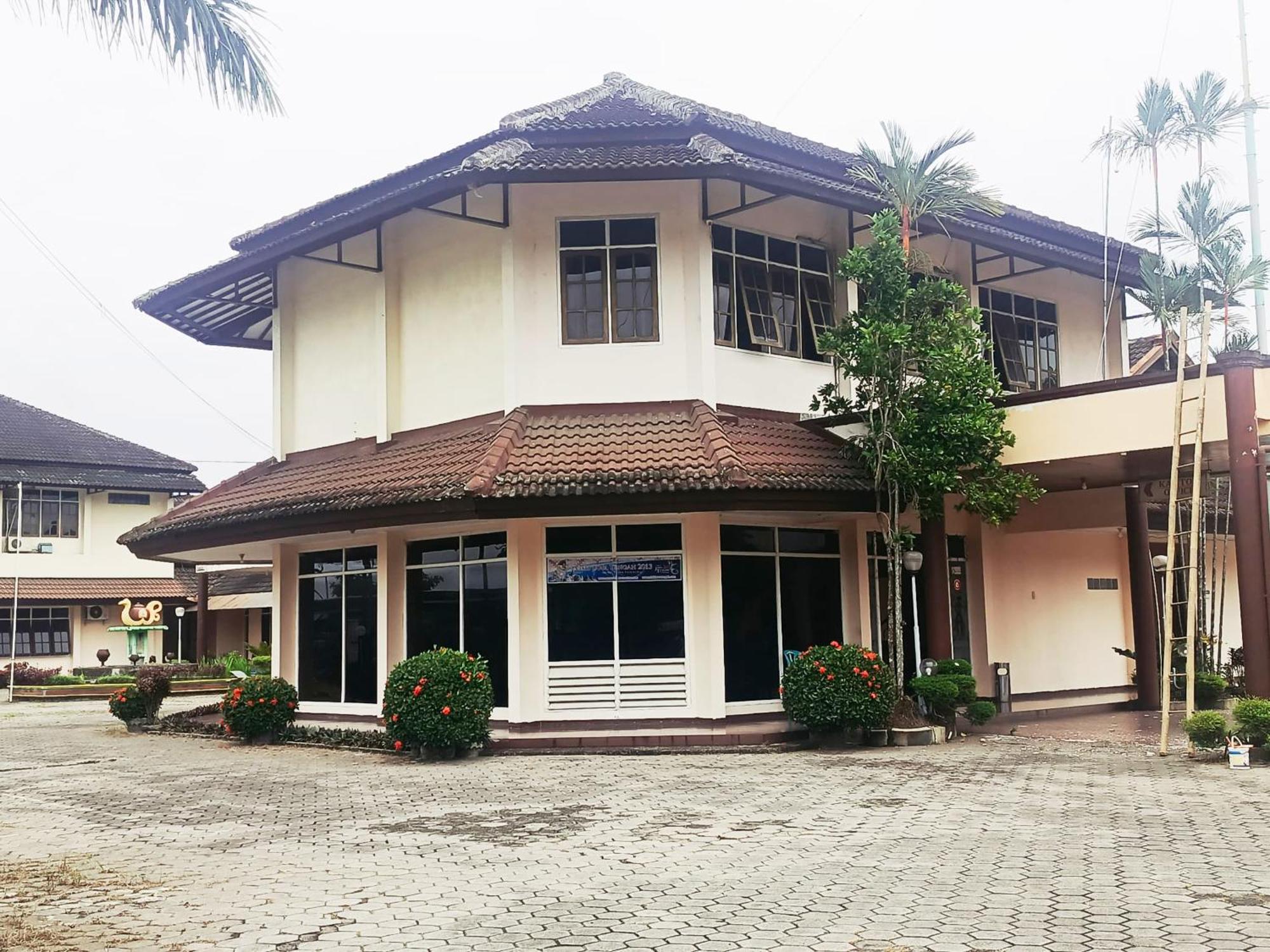 Hotel Wijaya Purwokerto Buitenkant foto