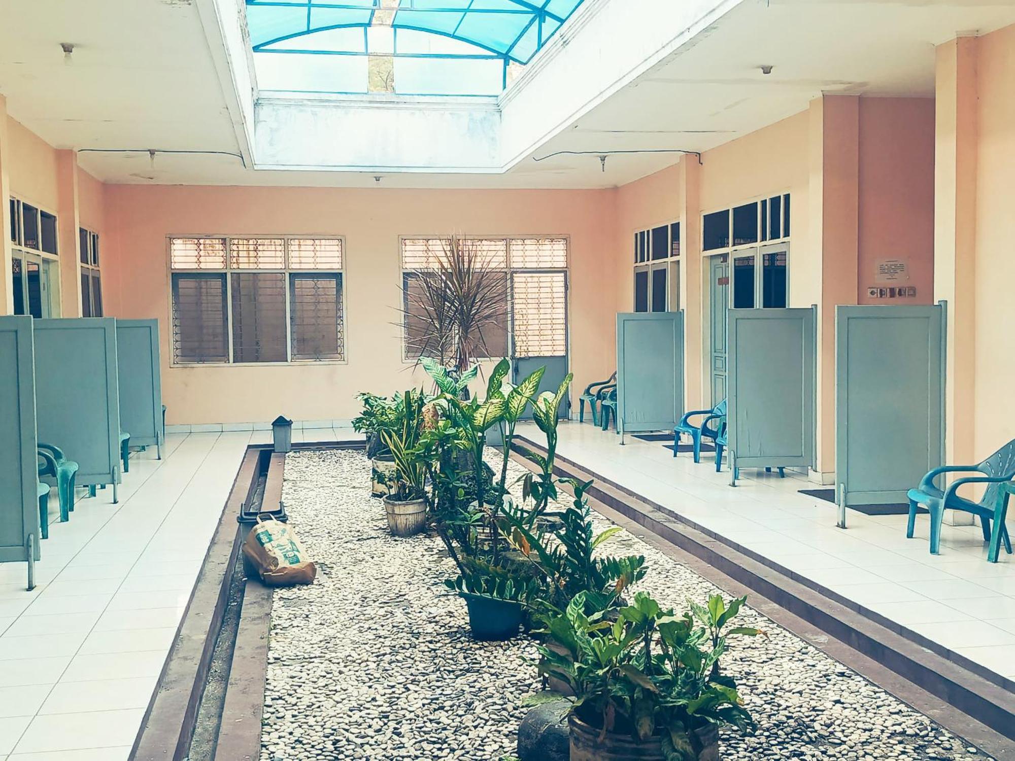 Hotel Wijaya Purwokerto Buitenkant foto