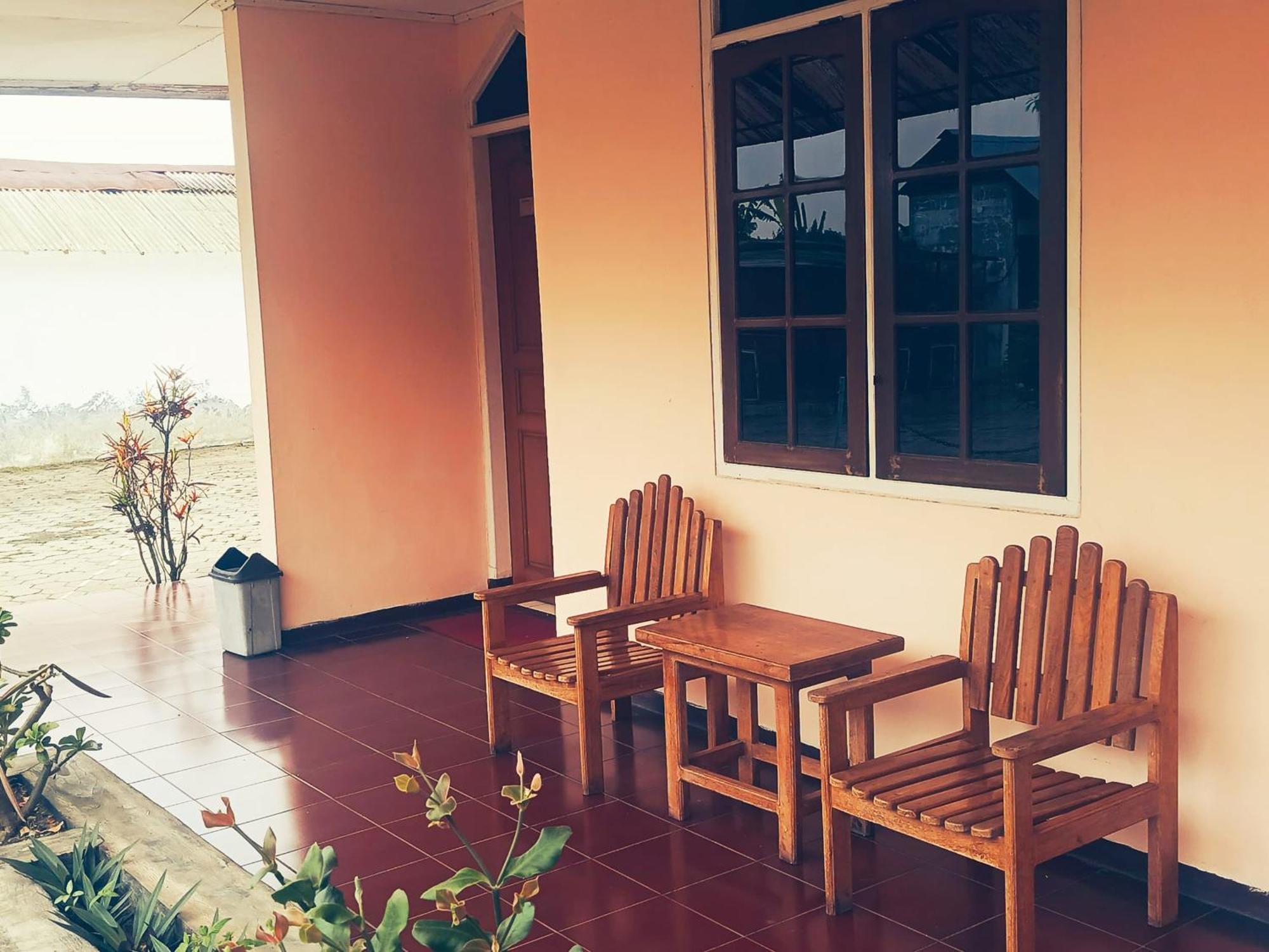 Hotel Wijaya Purwokerto Buitenkant foto