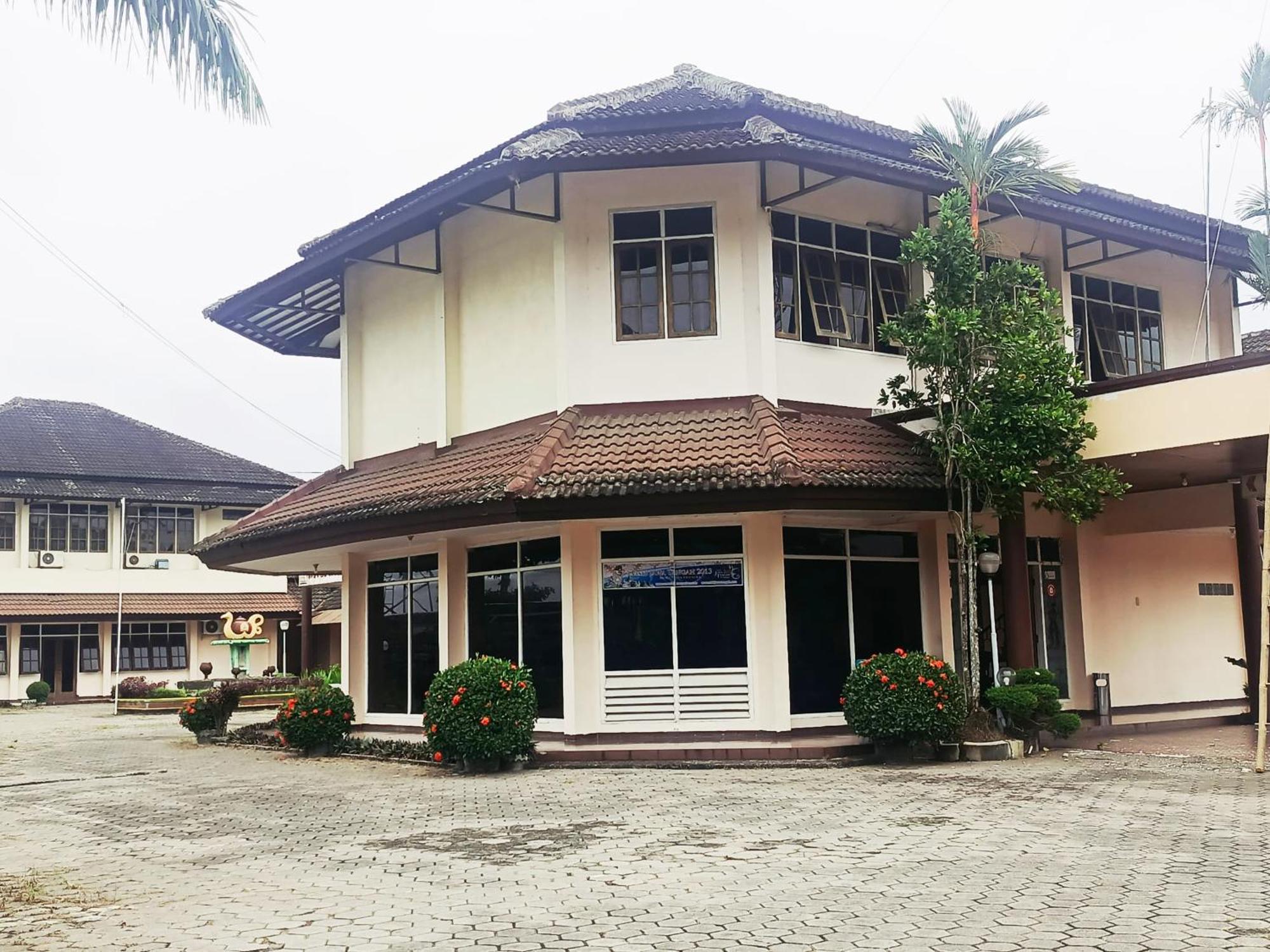 Hotel Wijaya Purwokerto Buitenkant foto