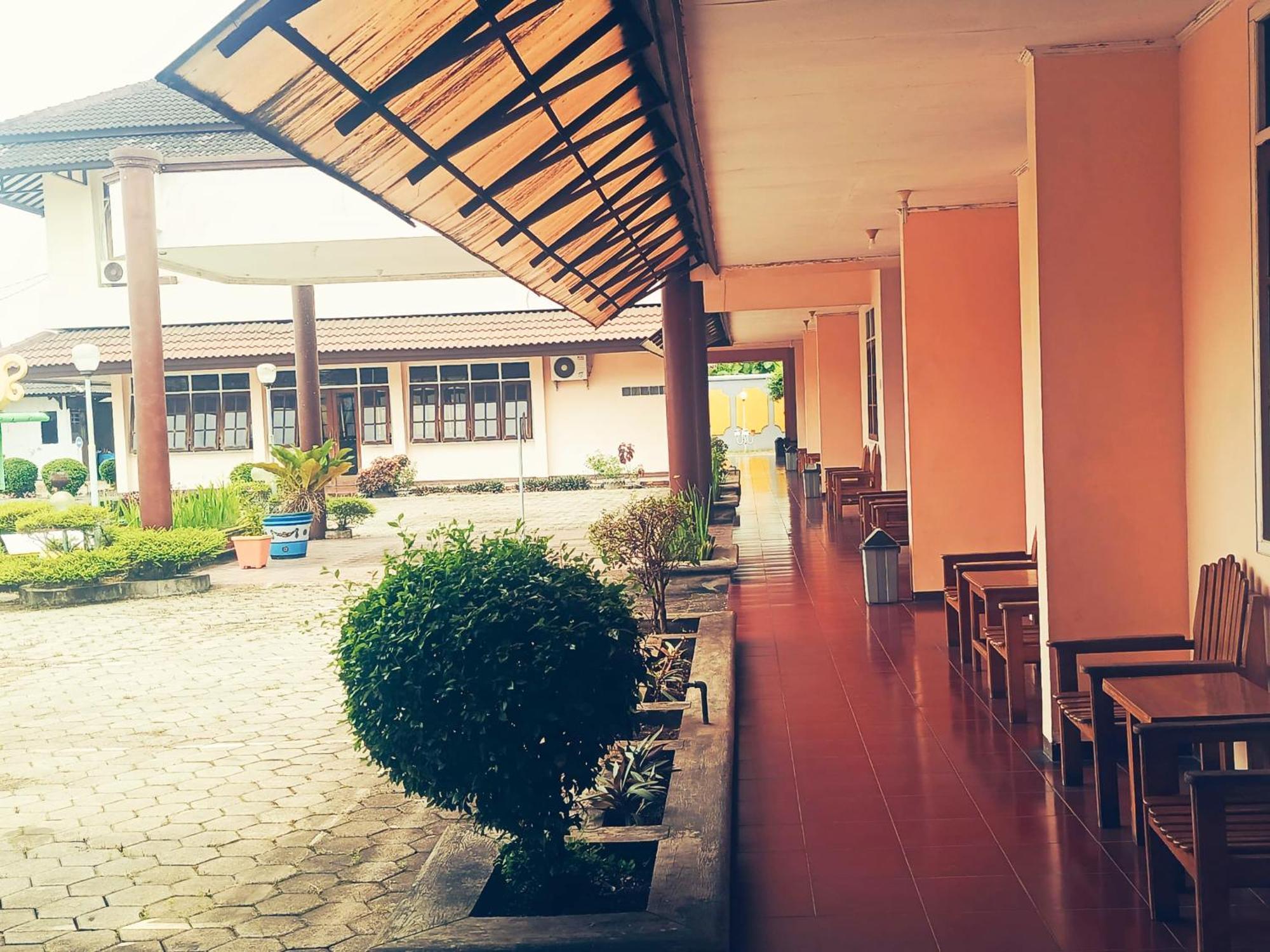 Hotel Wijaya Purwokerto Buitenkant foto